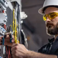 خدمات فنی و مهندسی برقکاری حرفهای
