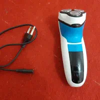 ریش تراش سه تیغ فیلیپس Philips همراه 3 تا ریش تراش
