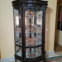 ویترین بزرگ و جادار