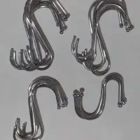 تعداد  ۲۰ عدد اویز S استیل و ۵ عدد دستگیره نو