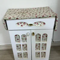 میز اتو و چرخ خیاطی کمدی ام دی اف تمیز و سالم