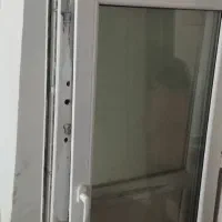 یکعدد درب آپارتمان تراس ویک عدد  پنجره