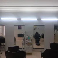 وسایل ارایشگاه میز ناخن تخت پاکسازی صندلی میکاپ|آرایشگاه و سالن‌های زیبایی|یزد, |دیوار