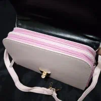 دوعدد کیف|کیف، کفش، کمربند|دورود, |دیوار