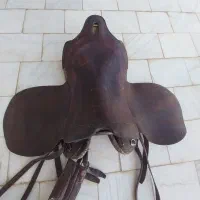 زین اسب با رکاب و تنگ و سینه بند