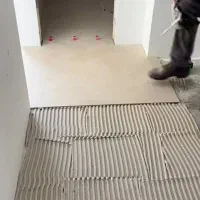 نصب کاشی سرامیک چسبی دوغابی در خدمت همشهریان