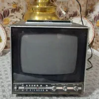 رادیو تلویزیون قدیمی کوچک
