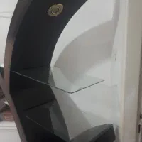 یک عدد استند دکوری|کتابخانه، شلف، قفسههای دیواری|بومهن, |دیوار