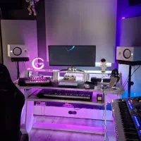 میز استودیو شرکتی دکونیک