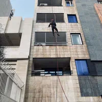 کار با طناب بدون‌ داربست پیچ رولپلاک نما برق کاری|خدمات پیشه و مهارت|اهواز, کیانپارس |دیوار