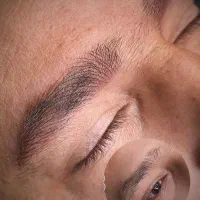 قرینه‌سازی دائمی ابرو آقایان - میکروبلیدینگ طبیعی
