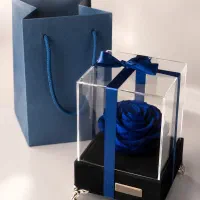 گل جاودان با جعبه