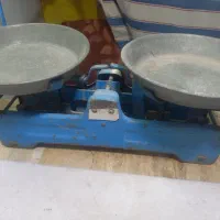 ترازوی قدیمی با چند عدد وزنه|کلکسیون و سرگرمی|کرمانشاه, |دیوار