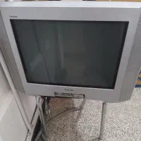 تلویزیون سونی سالم همراه میز