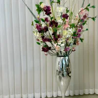 گل و گلدان ایستاده