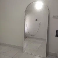 آینه قدی پشت تیره و دور فلز در حد نو