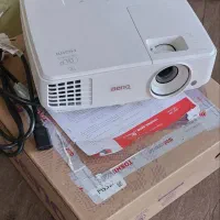 پروژکتور بنکیو ام اس ۵۲۷ در حد نو با جعبه و لوازم