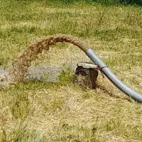 پمپاژ چاه آب و تمیزکردن ماسه با کفکش و موتور برق