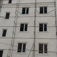 کارگر سنگ کاری و کاشی کاری