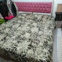 تخت دونفره بدون تشک ویک عدد کنسول سه کشوآرایش