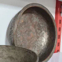 ظروف مسی قاجاری کهنه ، ترازو و فانوس|کلکسیون اشیاء عتیقه|قزوین, |دیوار