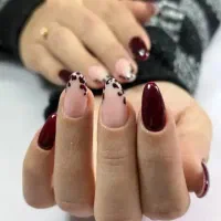 کاشت ناخن فقط ۳۰۰