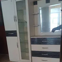 کمد و دراور و آینه در حد نو