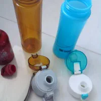 قمقمه وکیف مدرسه