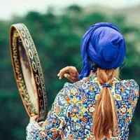 نوازنده دف خانم،آماده اجرا در مولودی‌ها و مجالس