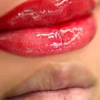 خدمات میکروبلیدینگ ابرو و شیدینگ لب