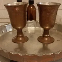 سینی پایه دار مسی همراه دو عدد جام