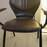 صندلی چرمی تک نفره پایه فلزی تمیز|مبلمان اداری|تهران, گیشا|دیوار
