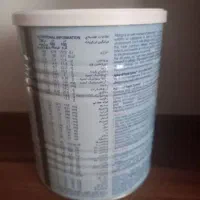 تعدادی قوطی شیر خشک