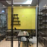 دکور فروشگاه در یک ماه استفاده شده