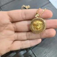 مدال و زنجیر ورساچه