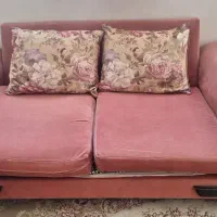 مبل راحتیه هفت نفره ی جادار و بوفه ی کامل