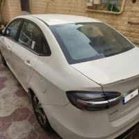 کی ام سی ایگل سفید