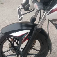 موتور سیکلت ان اس ۲۰۰ سفید سیاه