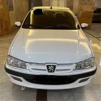 راننده به همراه خودرو