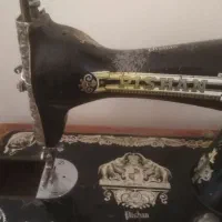 چرخ خیاطی وساعت دیواری