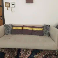 کاناپه  سه نفره و میز جلو مبلی