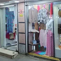 ۲ عدد ویترین مغازه+۵۰عدد کاور+مانکن