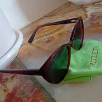 یک عدد عینک آفتابی