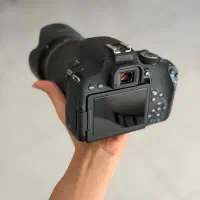 دوربین 800d با لنز 18 - 135 تمیز و کم‌کارکرد