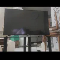 میز تلویزیون شیشه ای سالم و تمیز