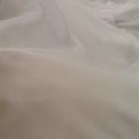 پرده حریر شاین و دکور کرم شاین با متعلقات کامل