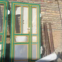 تعداد دو لنگه درب آلمینیومی رنگی ویک پنجره