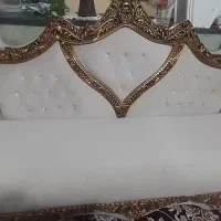 مبل ۷نفر تمیز فقط یکی تاج بالاش شکسته