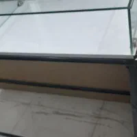 ویترین و قفسه فروشگاە