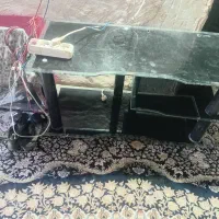 دوستان عزیز یه میز تلویزیون برای فروش